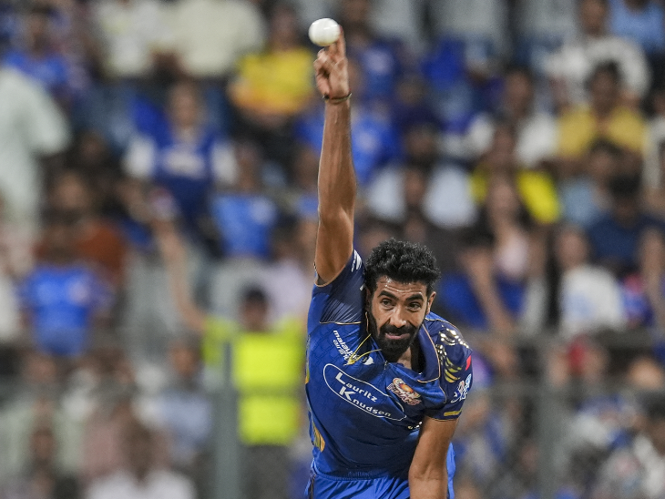 बुमराह ने 4 ओवर में 31 रन देकर एक विकेट लिया।