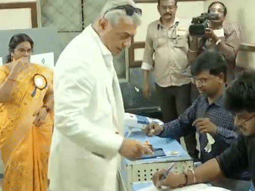 Actor Ajith reached a polling booth in Thiruvanmiyur, Chennai and cast his vote.
