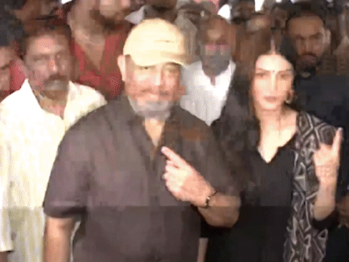 Kamal Haasan arrived at Alwarpet School in Chennai with his daughter Shruti Haasan to cast her vote.