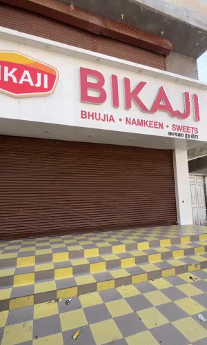 शिवरतन अग्रवाल के निधन के बाद बीकाजी की फैक्ट्री में प्रोडक्शन और आउटलेट्स से सप्लाई रोक दी गई है।