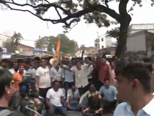 (AJUP) के चीफ हुमायूं कबीर के मुर्शिदाबाद पहुंचते ही टीएमसी कार्यकर्ताओं ने नारेबाजी की।