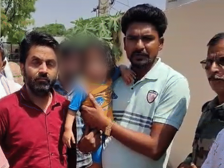 श्योपुर में स्थानीय लोगों को बच्ची लावारिस हालत में मिली।