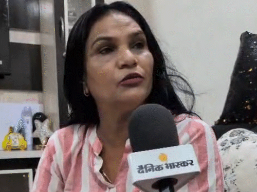 केयर टेकर बबीता ने भास्कर से बातचीत की।