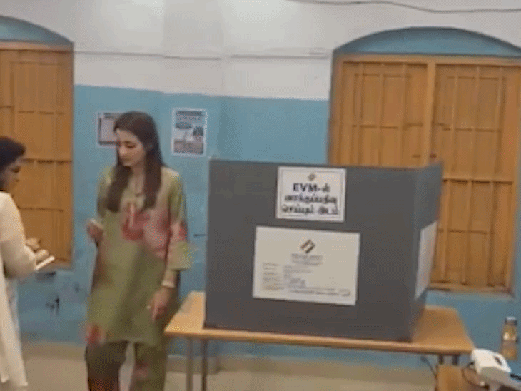 South's popular actress Trisha Krishnan cast her vote at a polling station in Chennai.