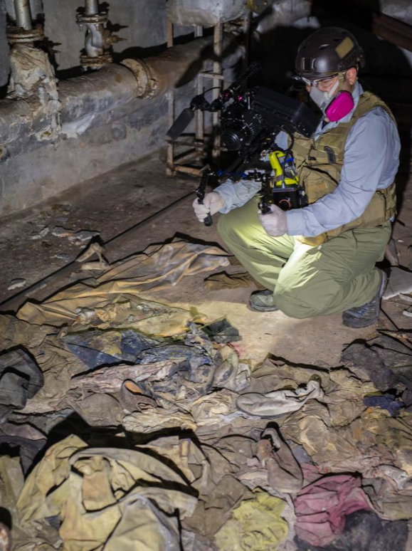 रेडिएशन के डर से हॉस्पिटल स्टाफ ने फायरफाइटर्स के कपड़े बेसमेंट में लाकर रख दिए थे। इन कपड़ों में आज तक रेडिएशन मौजूद है।