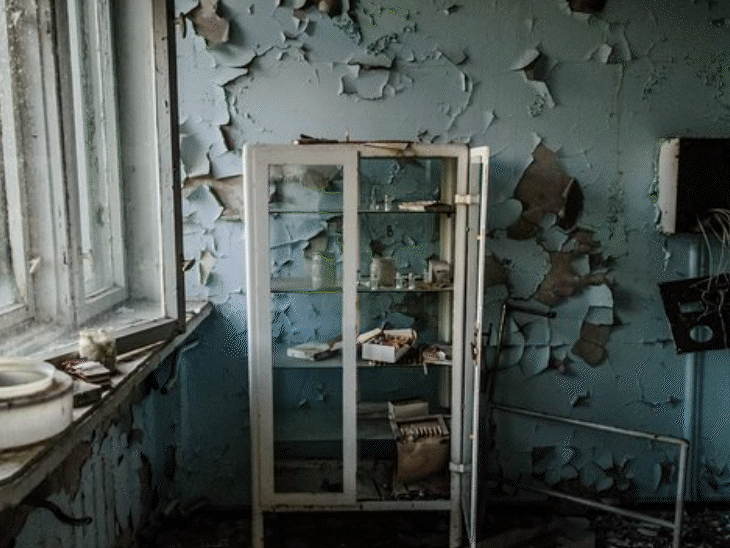 चेर्नोबिल से लगभग 3 किलोमीटर दूर मौजूद प्रिपयत का हॉस्पिटल नं 126, जो हादसे का बाद से बंद है।