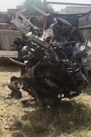 ये उस बोलेरो की तस्वीर है, जिसमें आग लग गई थी। हादसे के बाद बोलेरो को पहचान पाना भी मुश्किल हो गया।