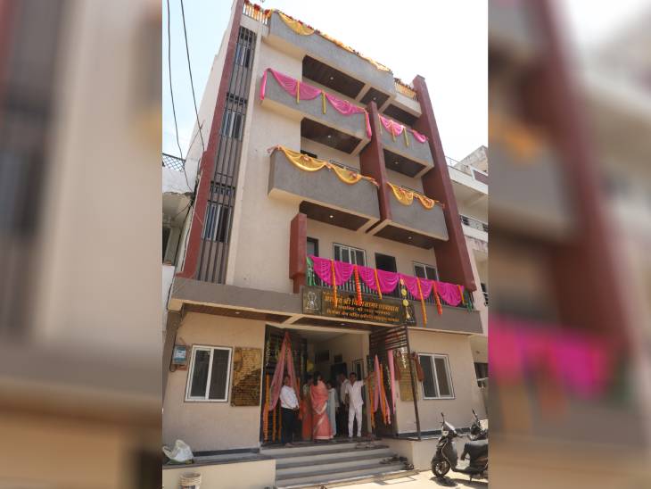 पिच्छिका परिवर्तन और नवनिर्मित छात्रावास का लोकार्पण।