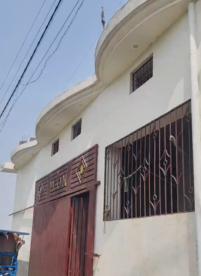 ऑर्केस्टा संचालक अमरजीत ने इस मकान में लड़कियों को रखा था।