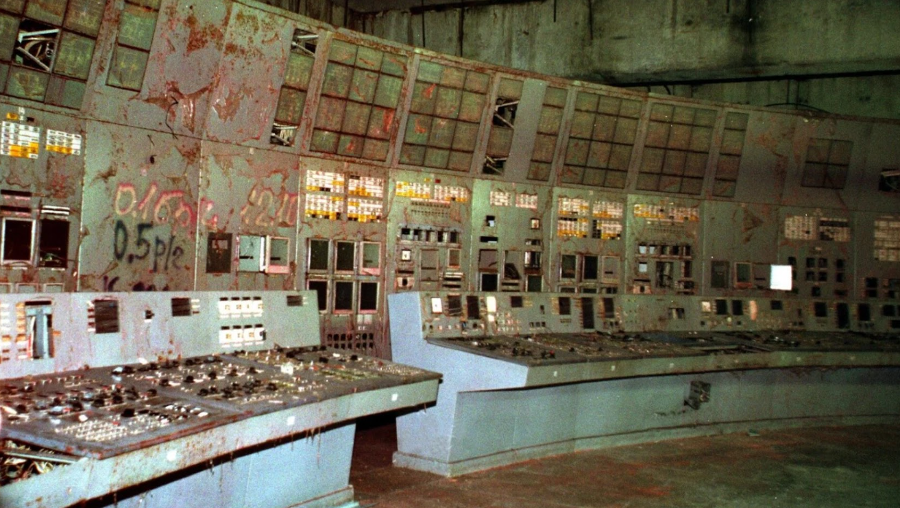 चेर्नोबिल के न्यूक्लियर रिएक्टर-4 का कंट्रोल रूम, जहां 25 अप्रैल 1986 की रात सेफ्टी टेस्ट के बाद हादसा हुआ।