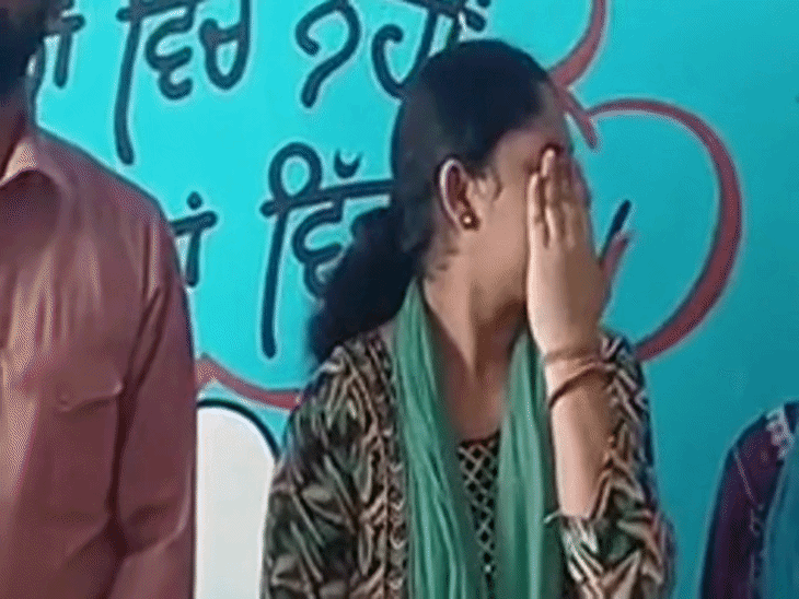 बच्चे के बारे बताते भावुक हुई माता जसमीत। - Dainik Bhaskar
