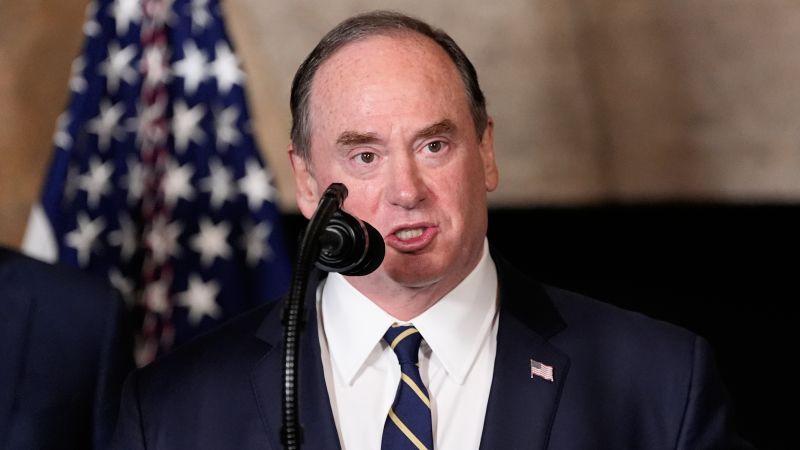 27 नवंबर 2024 को राष्ट्रपति ट्रम्प ने नौसेना के सचिव पद के लिए जॉन फेलन के नाम घोषित किया था।