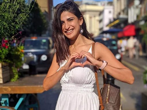 आहाना कुमरा लिपस्टिक अंडर माय बुर्का, द एक्सीडेंटल प्राइम मिनिस्टर, खुदा हाफिज आदि चर्चित फिल्में कर चुकी हैं।