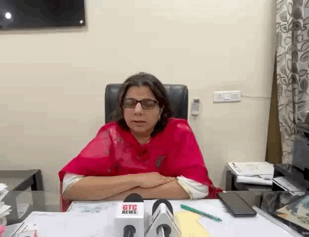 जानकारी देते हुए डॉ . रमनदीप कौर सिविल सर्जन
