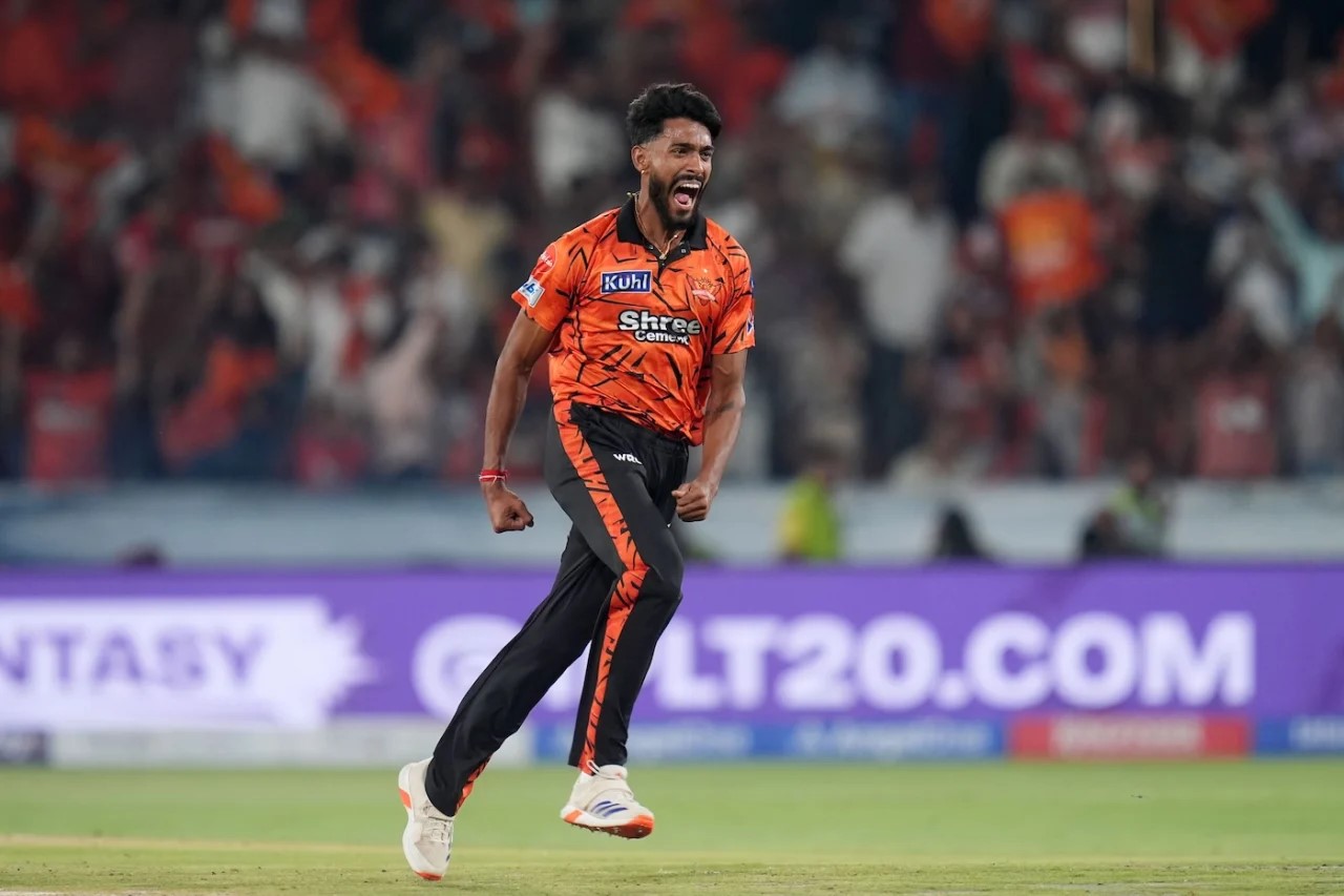 प्रफुल्ल हिंगे में राजस्थान के खिलाफ डेब्यू मैच में 34 रन देकर 4 विकेट लिए थे। उन्हें प्लेयर ऑफ द मैच चुना गया था।