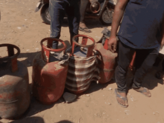 अप्रैल महीने में कई जगहों पर खाद्य विभाग ने कार्रवाई की थी।