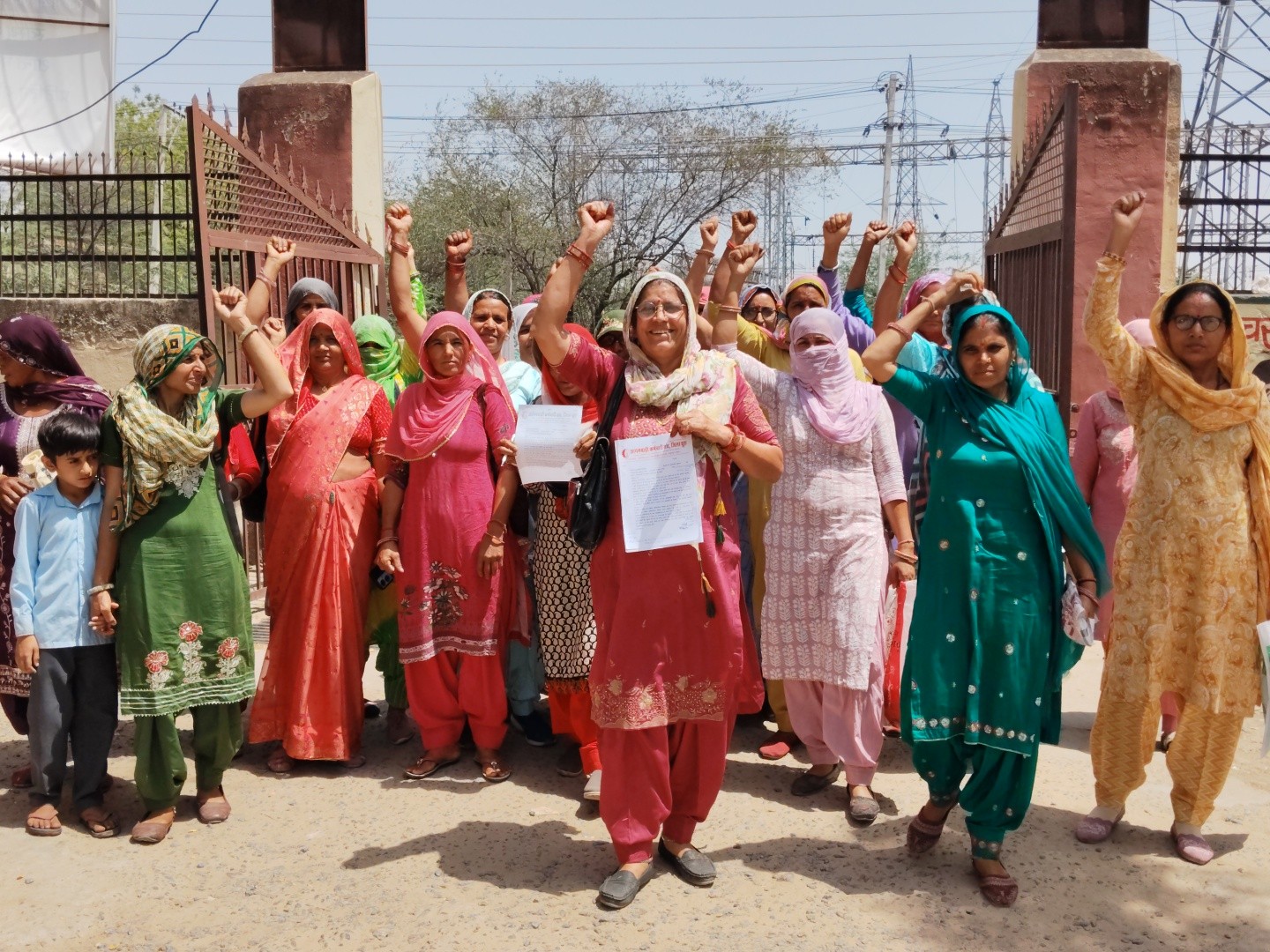 आंगनबाड़ी कार्यकर्ताओं ने प्रदर्शन किया।