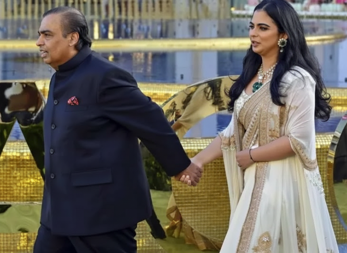 ईशा अंबानी रिलायन्स रिटेल व्हेंचर्स लिमिटेडच्या कार्यकारी संचालक आहेत, ज्या 20,000 हून अधिक स्टोअर्स असलेल्या भारतातील सर्वात मोठ्या रिटेल कंपनीचे नेतृत्व करत आहेत.