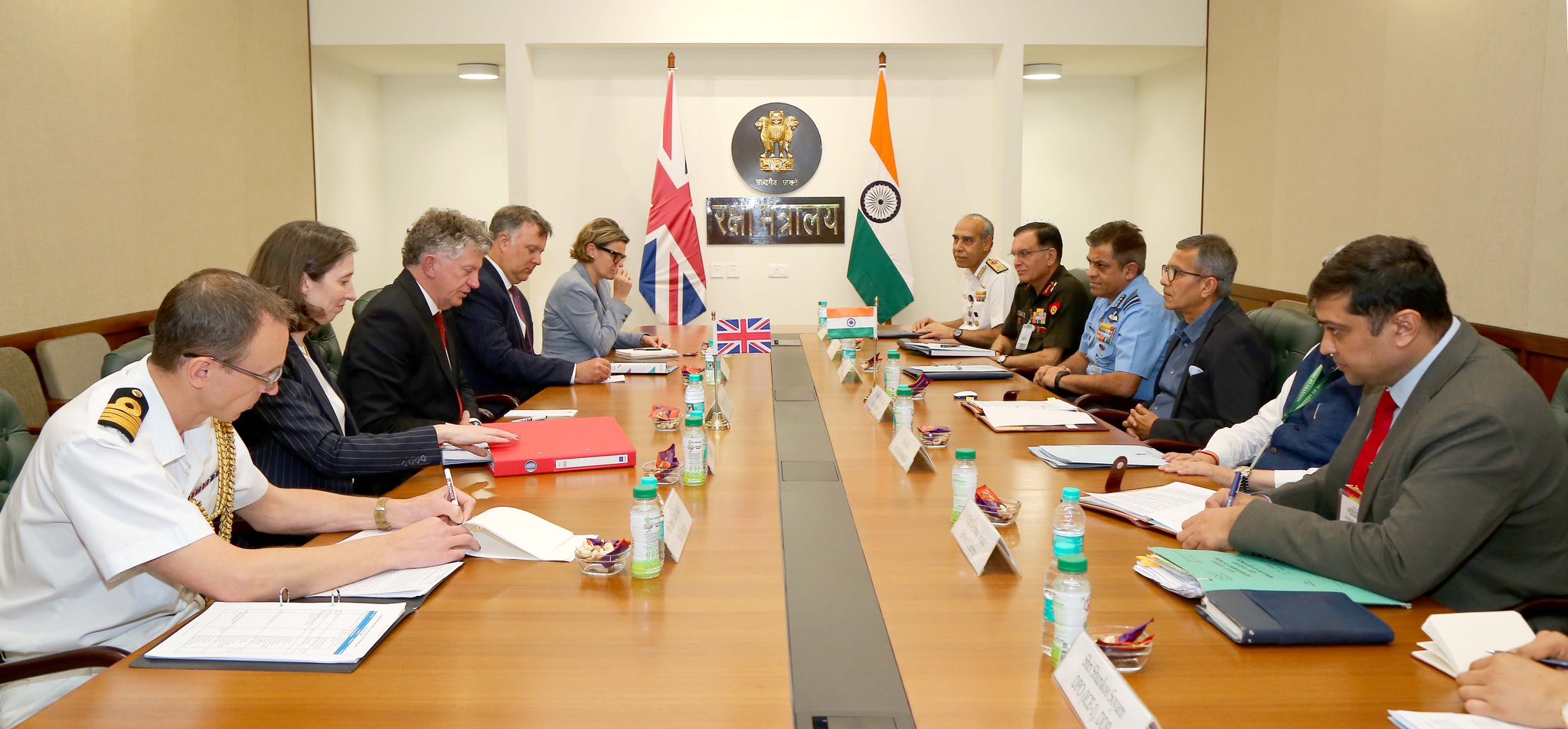 इस बैठक का उद्देश्य भारत-ब्रिटेन के बीच कॉम्परेशिप स्ट्रेटजिक पार्ट्नर्शिप के तहत डिफेंस रिलेशन को मजबूत करना है।