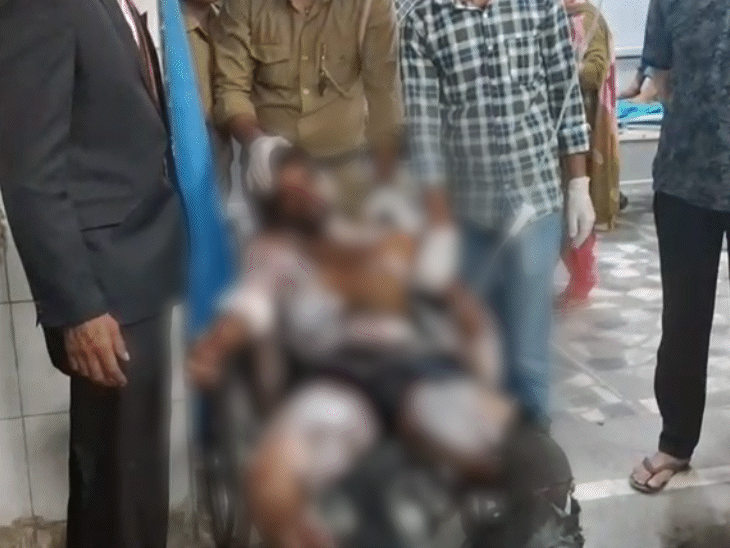 स्थानीय लोगों ने बताया कि सभी घायल करीब 20 मिनट तक गाड़ी के अंदर ही फंसे रहे।