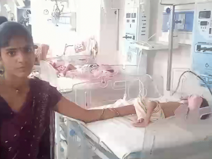 बच्ची को रीवा के संजय गांधी अस्पताल में भर्ती कराया गया है।