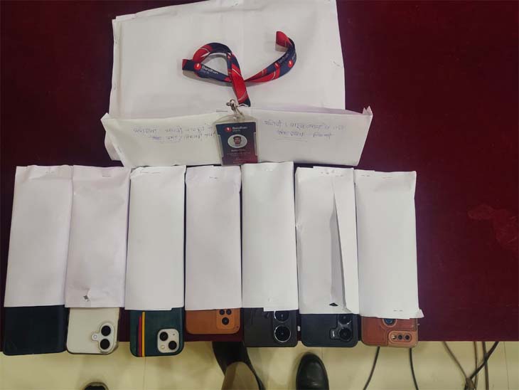 आरोपियों के पास से मोबाईल, लैपटॉप व अन्य समाग्री जब्त किए गए