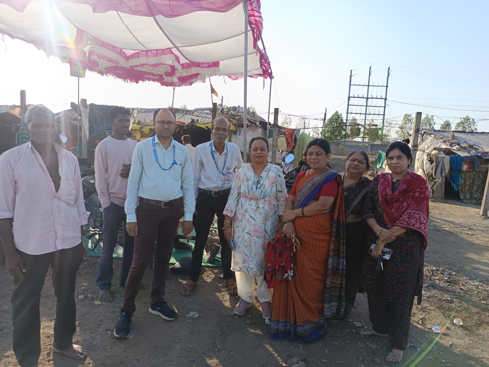 प्रशासन की टीम ने मौके पर पहुंचकर कार्रवाई की।