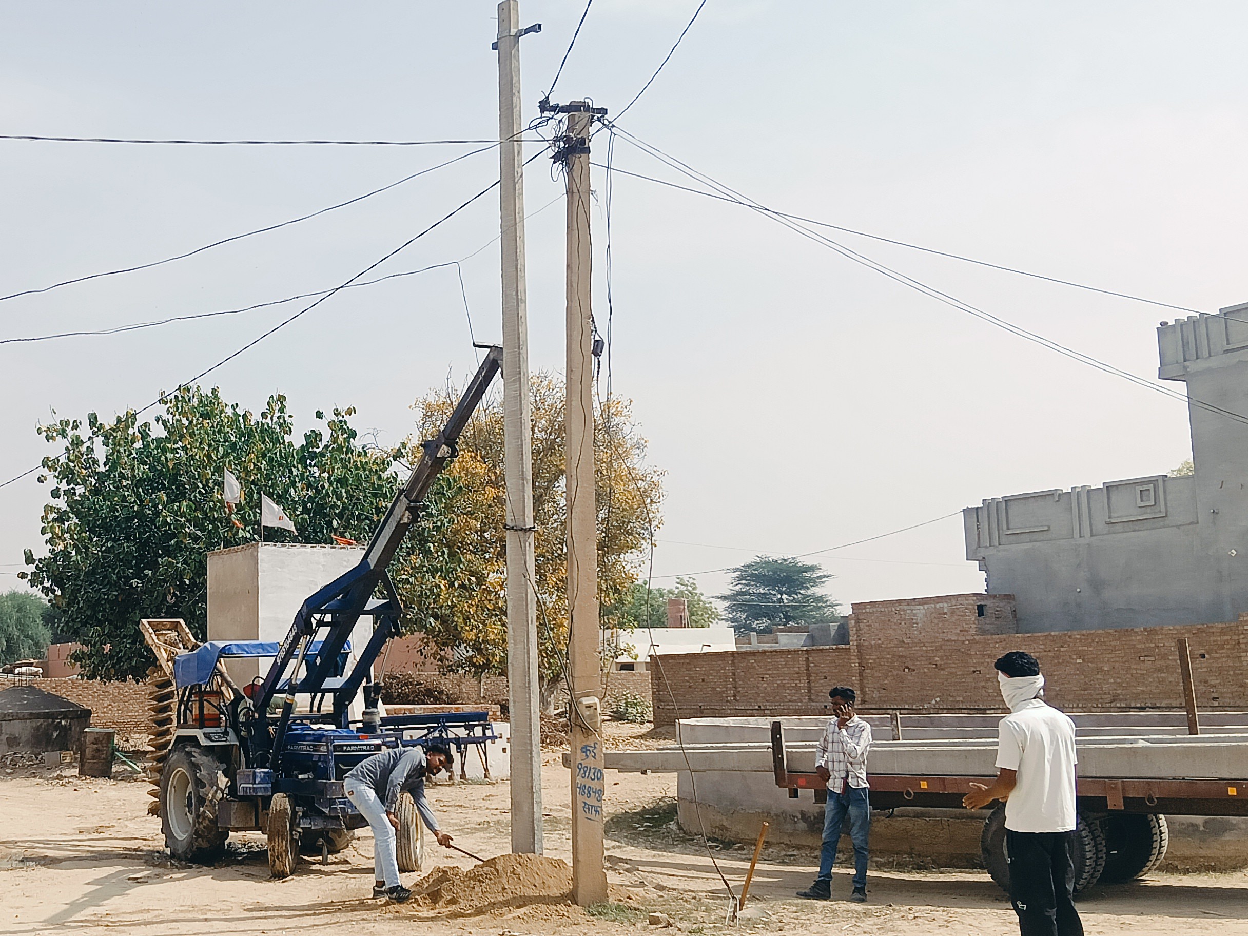 Graminon Ki Shikayat Par Bijli Vibhag Ki Karvai | 2 IWM Gram Panchayat ...