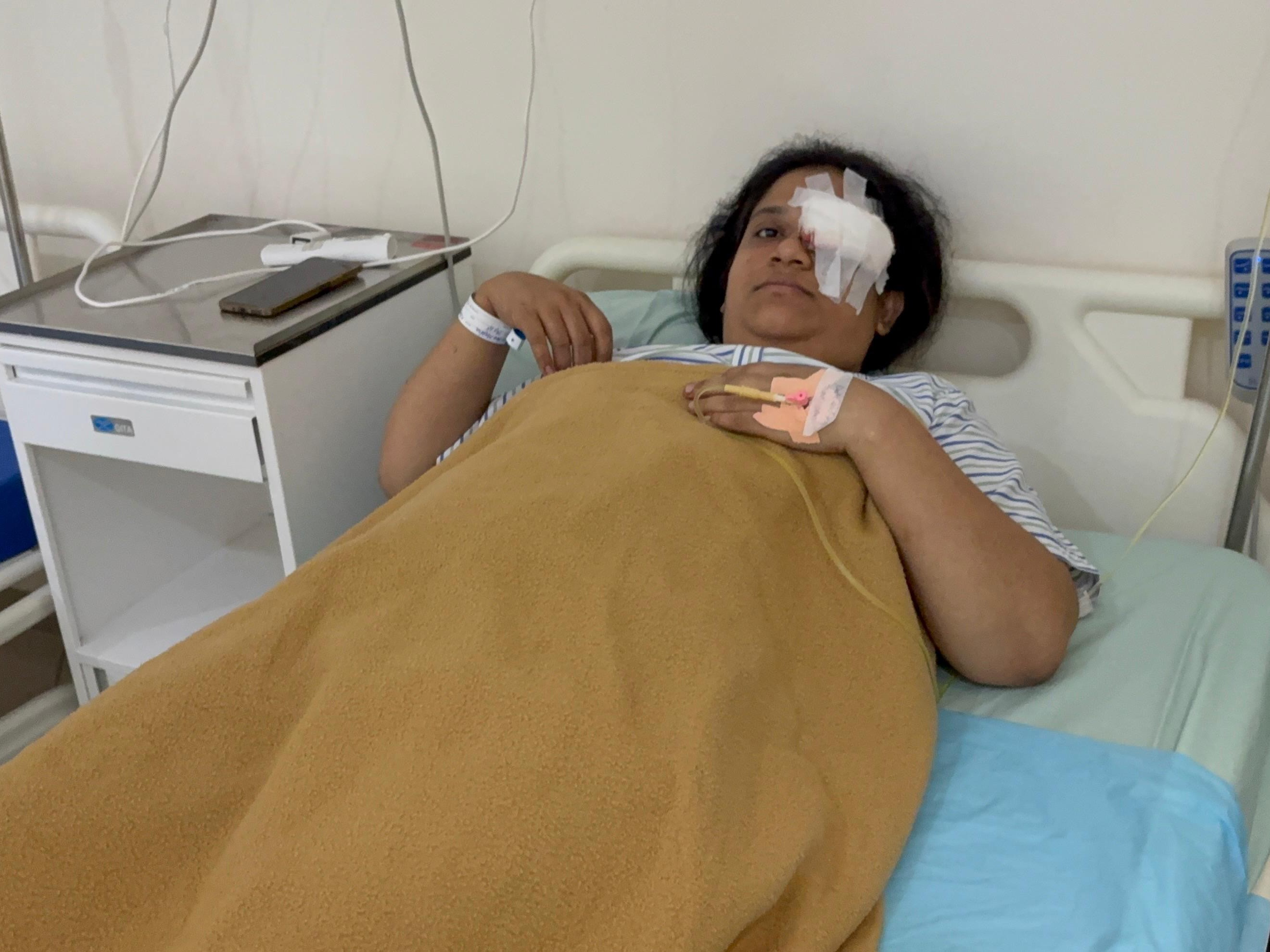 युवती की आंख गंभीर रूप से घायल - Dainik Bhaskar