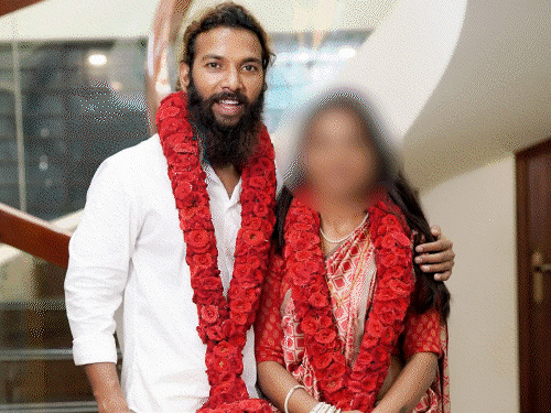 महाकुंभ व्हायरल गर्लने 11 मार्च, 2026 रोजी तिचा बॉयफ्रेंड फरमान खानसोबत लग्न केले.