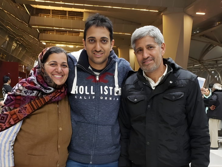 अभयने 2024 साली आपल्या आई-वडिलांशी नाते तोडले होते.