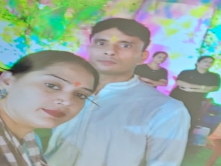 आरक्षक और पत्नी रीना यादव की फाइल फोटो।