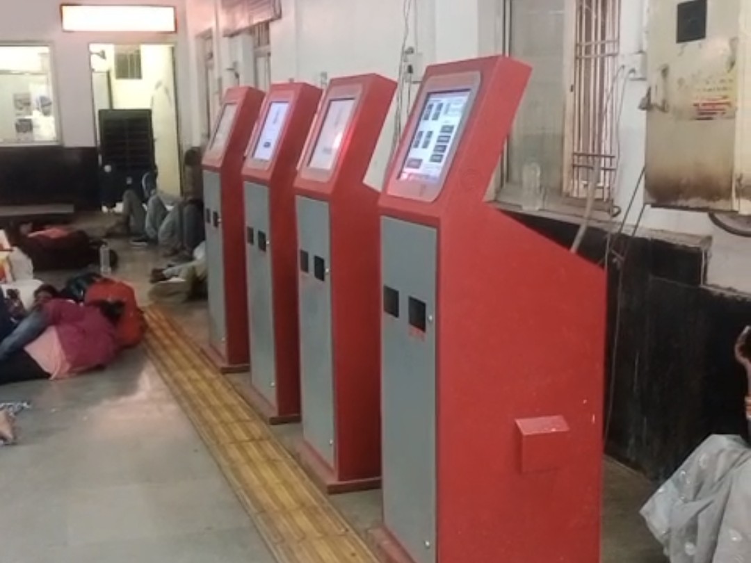 Atvm Line Katni ATVM Machines Shut | Passenger Hassle Over Operator Shortage