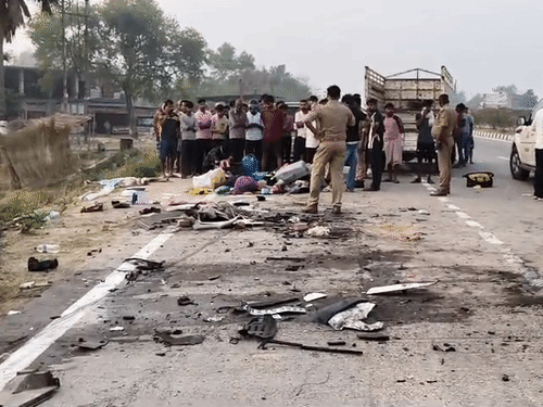 Mau UP Scorpio Trailer Accident Kills Family | 5 Dead