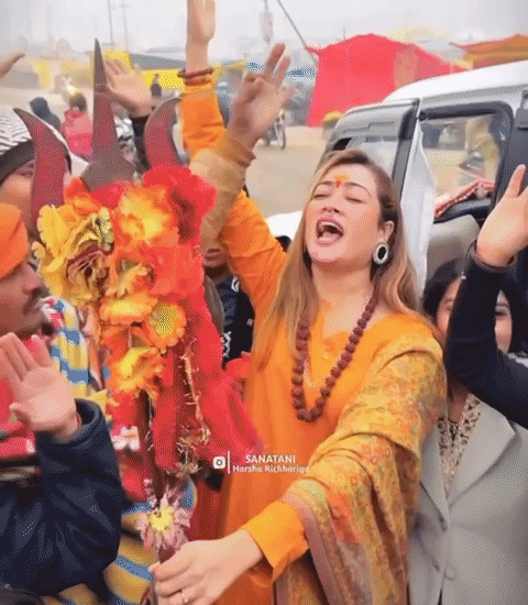 निरंजनी आखाड्याच्या पेशवाईमध्ये दिसल्यानंतर हर्षाचे एका दिवसात 3 लाख इंस्टाग्राम फॉलोअर्स वाढले होते.