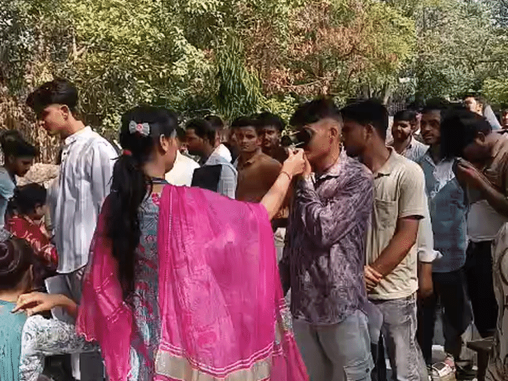 बरेली के एक परीक्षा केंद्र पर अभ्यर्थियों के रेटिना की जांच और बॉयोमेट्रिक जांच के बाद एंट्री दी गई।