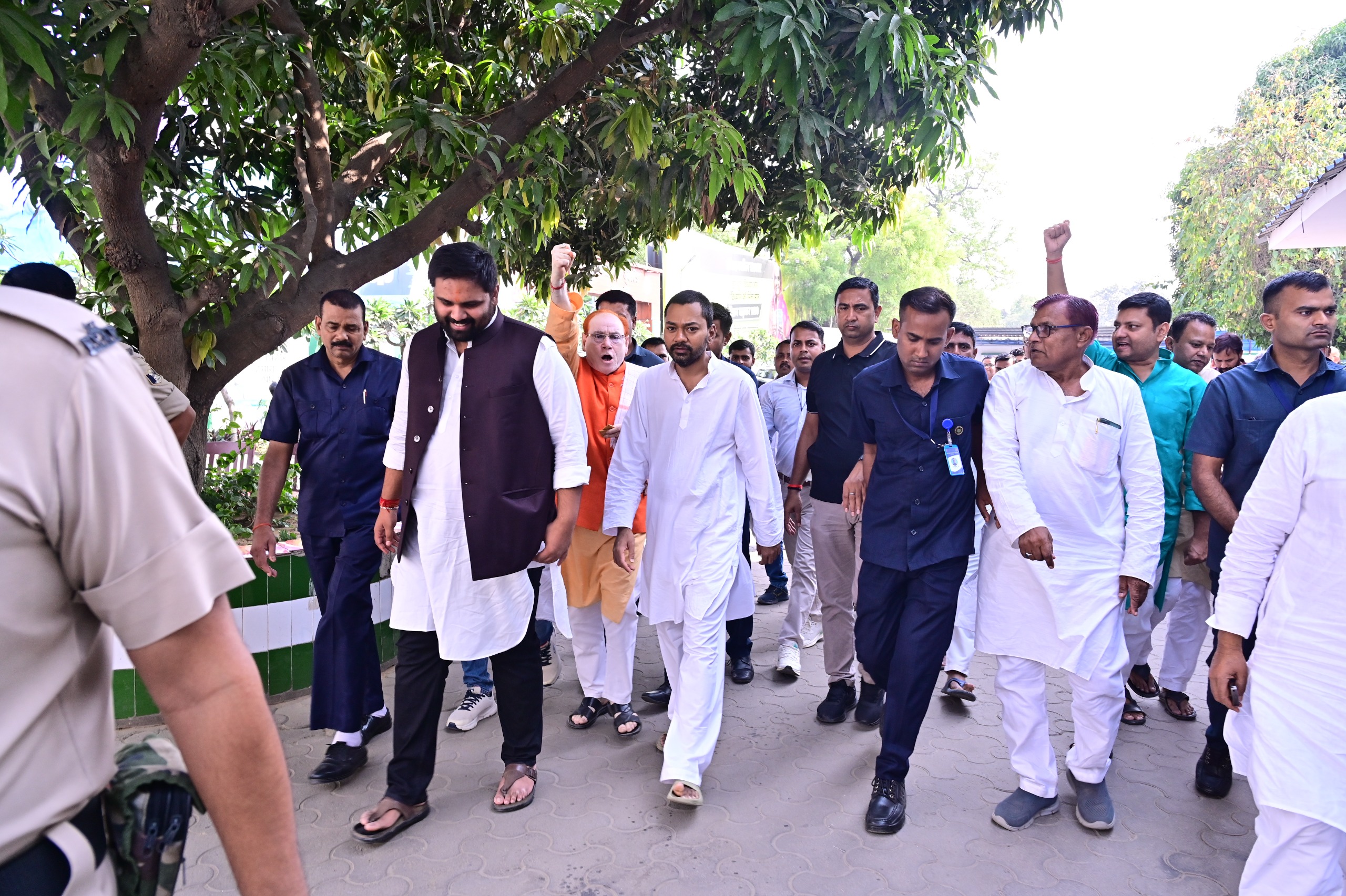 निशांत कुमार लगातार नेताओं से मिल रहे हैं और बैठक कर रहे हैं।