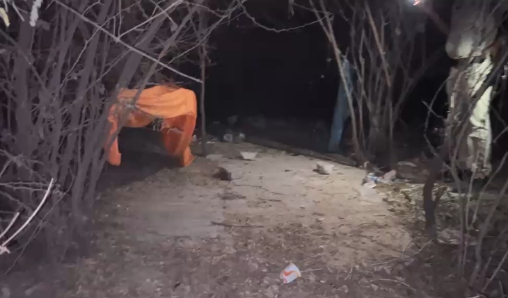 आरोपी बच्ची को चॉकलेट दिलाने के बहाने जंगल और झाड़ियों की तरफ ले जा रहा था।