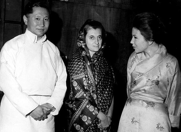 दिल्ली में सिक्किम के चोग्याल और रानी के साथ भारत की प्रधानमंत्री इंदिरा गांधी।