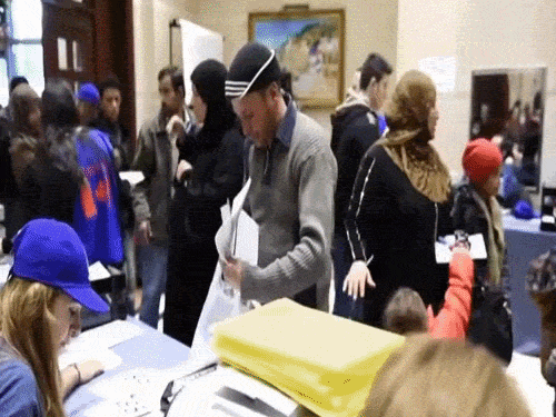 कनाडा जाने वाले भारतीय छात्रों के लिए भी नियम सख्त किए गए हैं। - Dainik Bhaskar