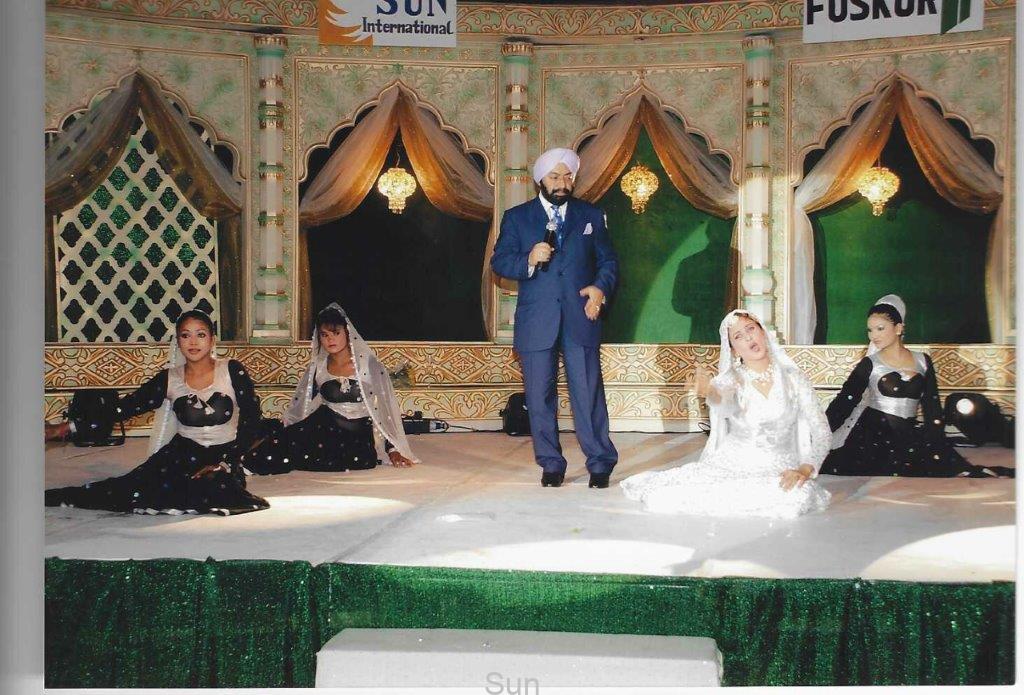 विक्रमजीत सिंह साहनी इंडस्ट्रियलिस्ट के साथ सूफी संगीत के बड़े शौकीन हैं। पत्नी नतिन साहनी के पास दिल्ली में 100 करोड़ का घर है।