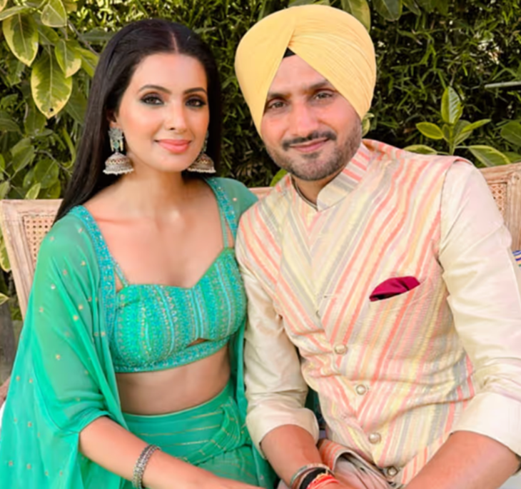 पत्नी गीता बसरा के साथ हरभजन भज्जी। गीता बसरा एक्ट्रेस रही हैं। उनके पास मुंबई में मंहगा फ्लैट है। उनके 2 बच्चे हैं।