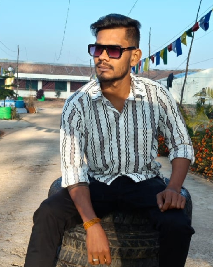 कोमल वर्मा मूल रूप से बलौदा बाजार जिले का रहने वाला है।