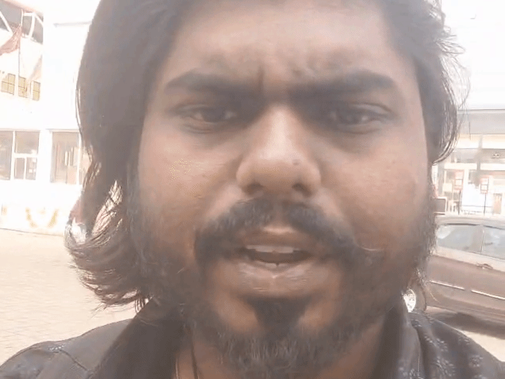 पीड़ित यात्री अमोल रमेश धाबर्डे ने फोन चोरी होने पर वीडियो बनाए थे।