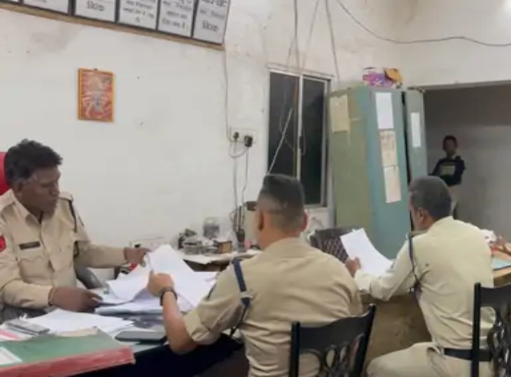 एसीसीयू और खम्हारडीह पुलिस आरोपी ड्रायवर की तलाश में जुटी हुई है।