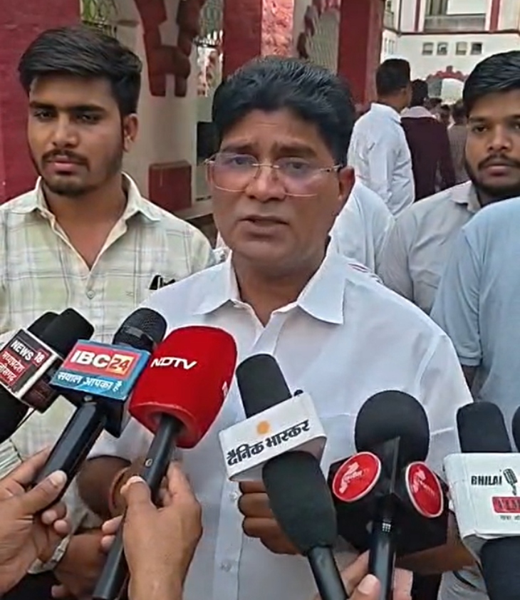 दुर्ग ग्रामीण कांग्रेस जिला अध्यक्ष राकेश ठाकुर