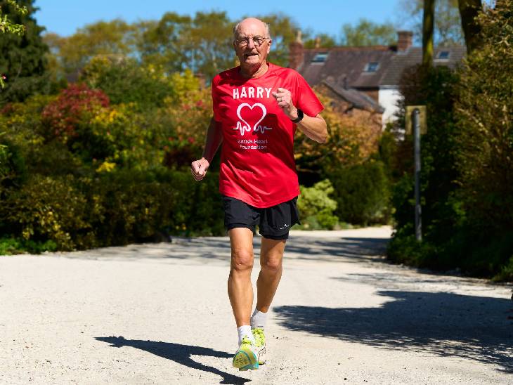 हैरी न्यूटन अब तक 31 मैराथन पूरी कर चुके हैं, जिनमें से 21 सिर्फ लंदन मैराथन हैं।   - फाइल फोटो - Dainik Bhaskar