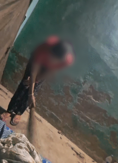 रिपोर्टर से एजेंट्स ने झाड़ू भी लगवाई। दूसरे कमरों की भी साफ सफाई करवाई।