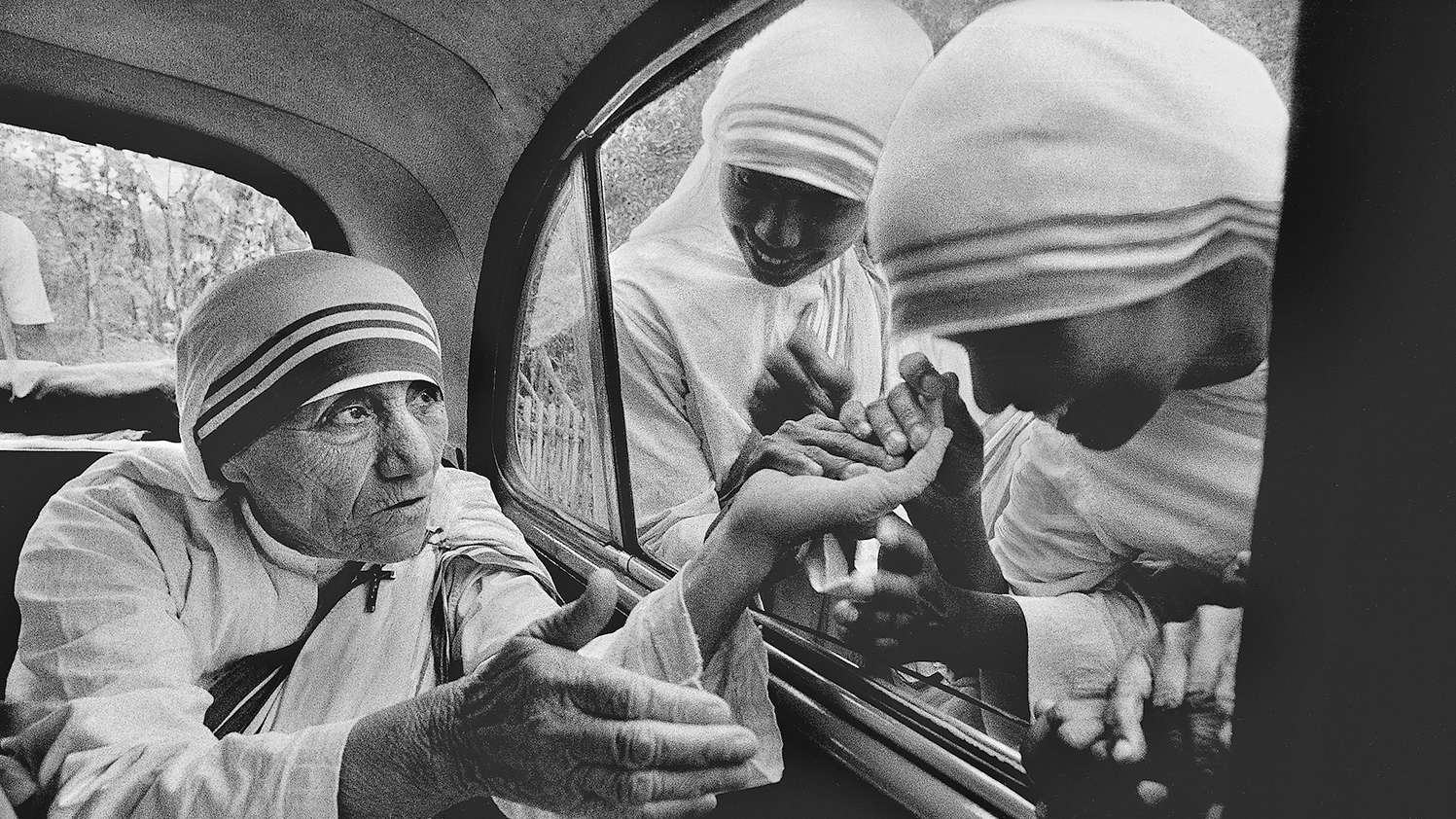 मदर टेरेसा को रघु राय मां मानते थे। उनके साथ उनका ये रिश्ता लगभग पचास सालों तक रहा।