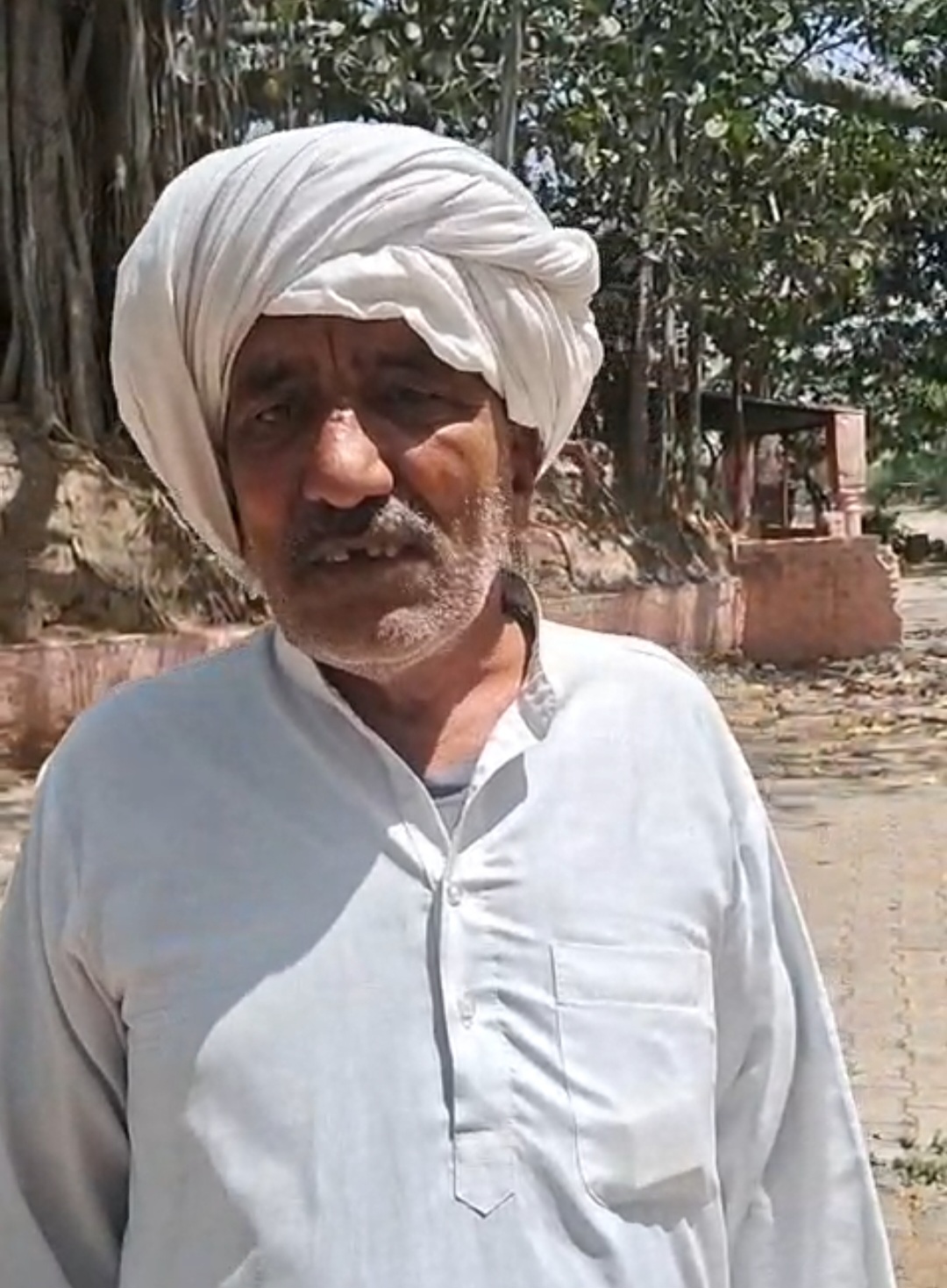 मातनहेल निवासी बिजेन्द्र सिंह।